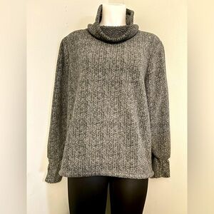 Avalanche Outdoor Co grey thick, warm top, women’s S, hike, ski